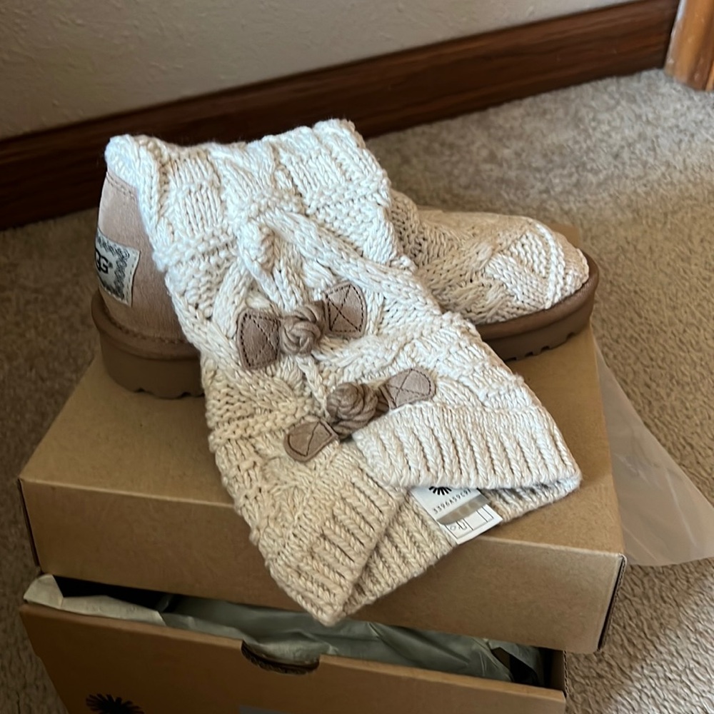 UGG sweater bootie NIB